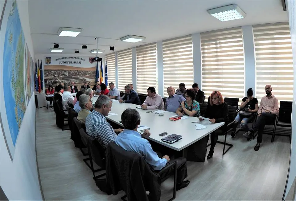 Membrii Colegiului Prefectural Sălaj, convocaţi astăzi în şedinţă. Care a fost ordinea de zi