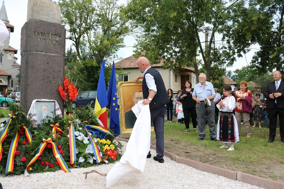 Artistul Mircea Popiţiu, originar din localitatea Bocşa, expune la Muzeul Național al Marinei Române