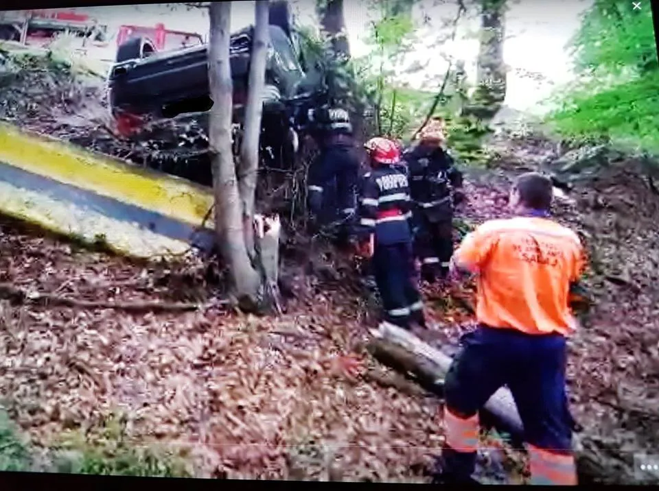 Autoturism înmatriculat în Argeş, abandonat pe Meseş