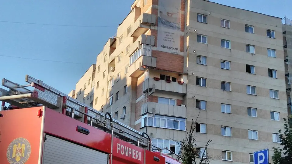 Autoturism în flăcări în centrul orașului