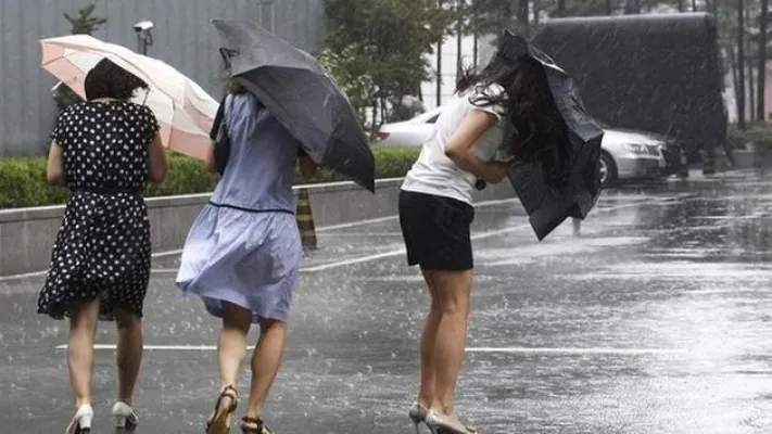 Alertă meteo de vreme severă. Vijelii, ploi violente şi grindină