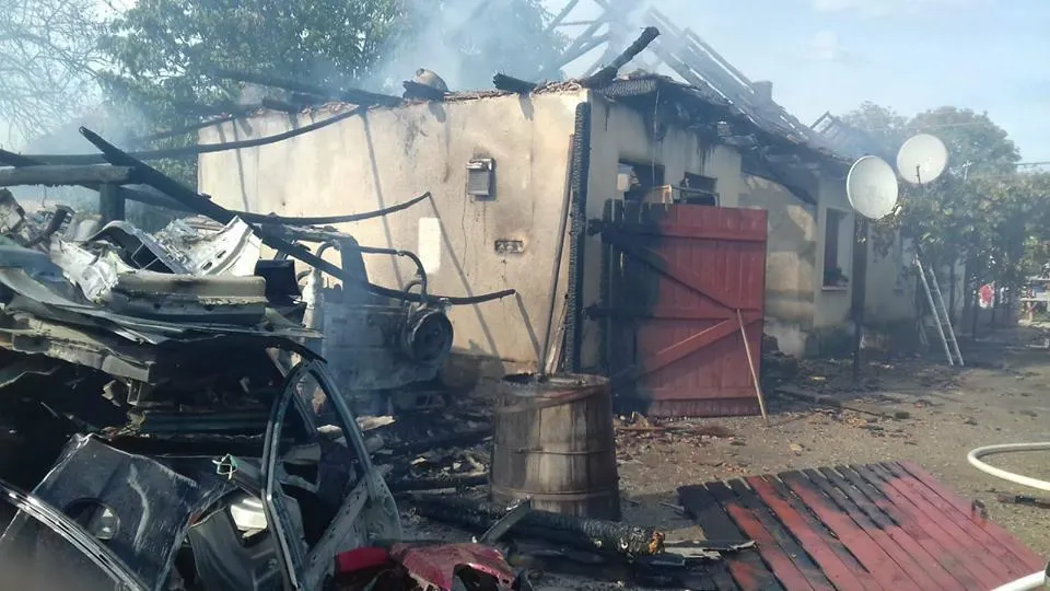 O scânteie de la un aparat de sudură a mistuit o gospodărie din  Horoatu Crasnei