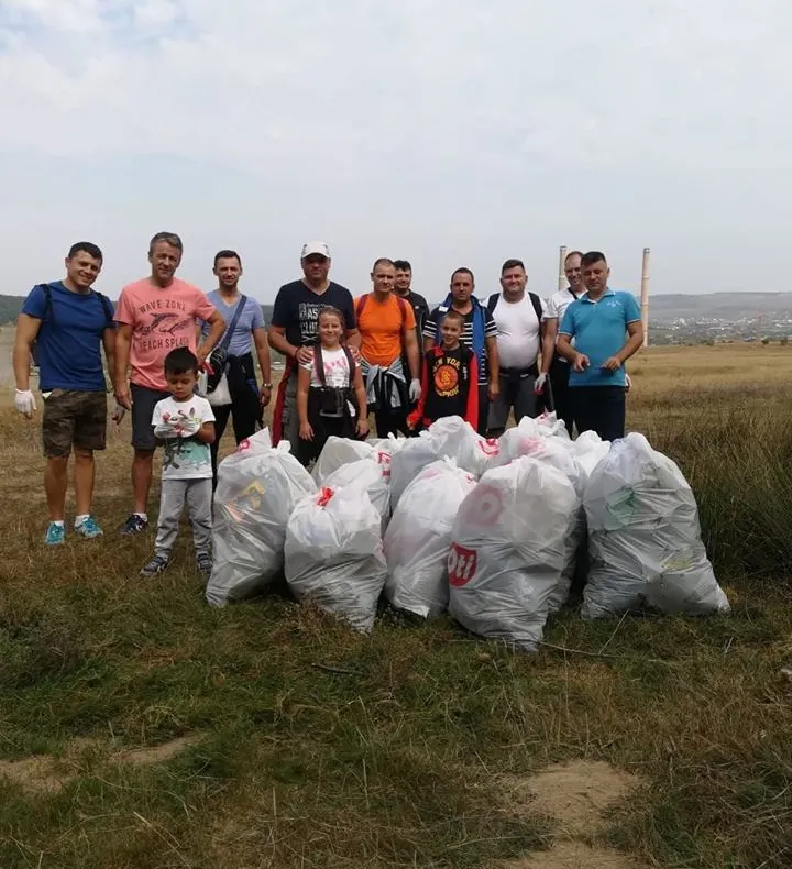 Pompierii sălăjeni au făcut curăţenie în ziua „Let’s do it, Romania!”