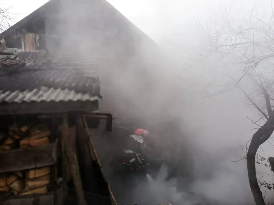 La Poiana Blenchii, gospodărie distrusă de flăcări din cauza tabloului electric