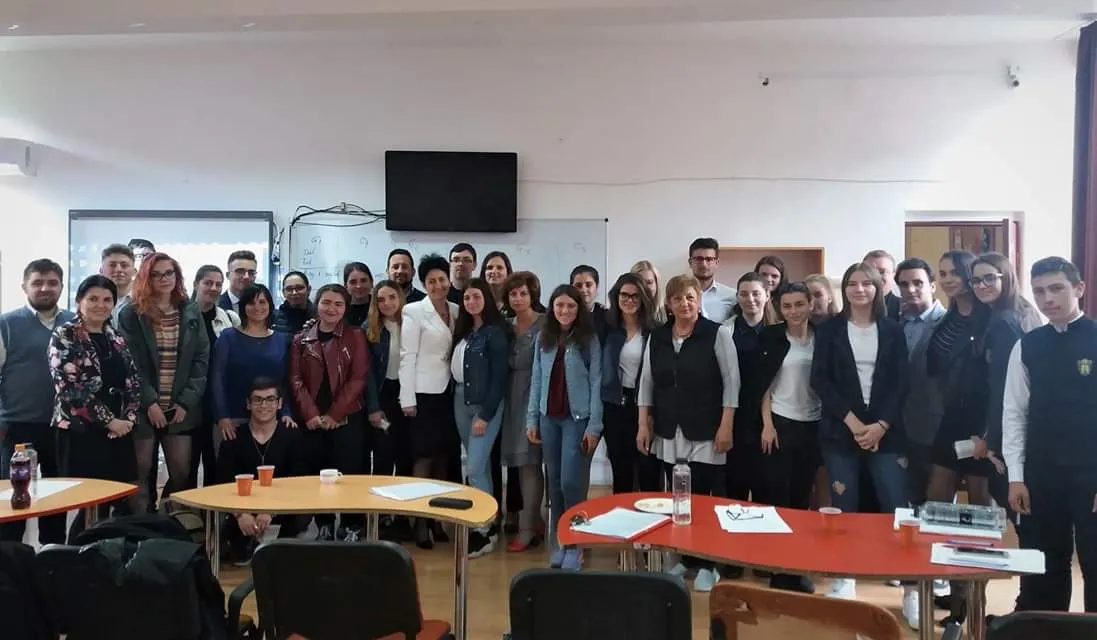 "Tinerii dezbat": Elevii Liceului Pedagogic "Gheorghe Șincai" s-au calificat la etapa națională