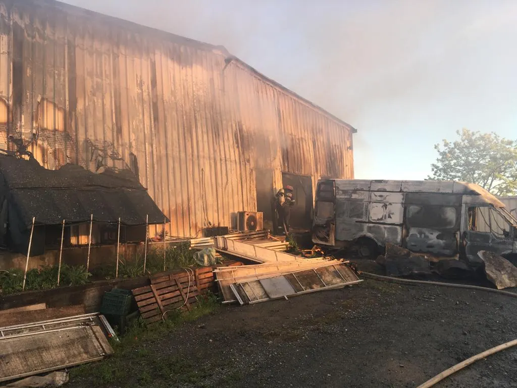 Incendiu la un atelier de mobilă din Cehu Silvaniei