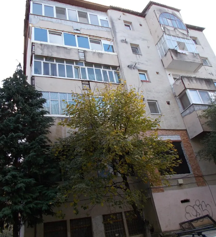 Continuă reabilitarea blocurilor de locuințe din municipiu. Lucrările se realizează cu fonduri europene