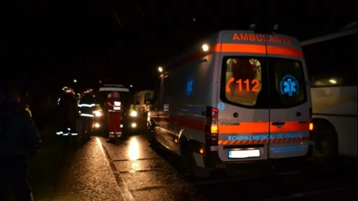 Accident mortal pe drumul dintre localităţile Vârşolţ şi Crasna. O fetiţă de şase ani a murit şi patru persoane au fost rănite grav