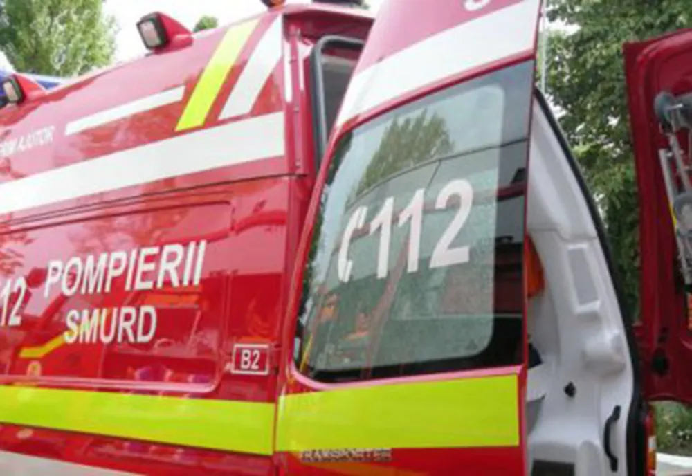 Accident în localitatea Crișeni. Două persoane, transportate la Unitatea de Primire Urgențe