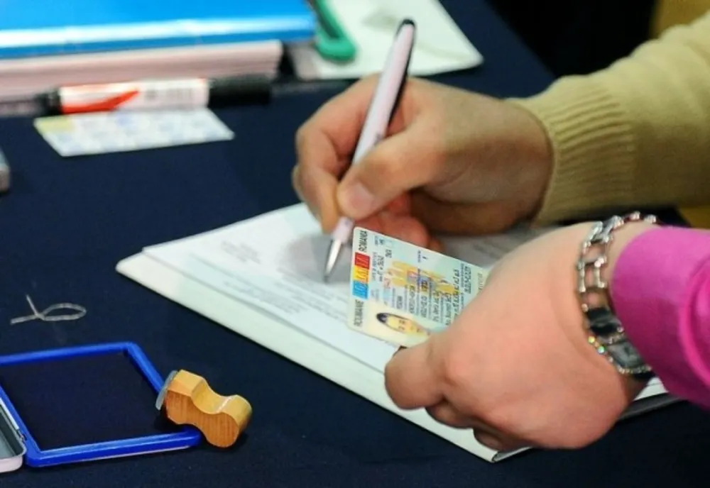 Sâmbătă şi duminică, 9 şi 10 noiembrie, program de lucru cu publicul la Serviciul Public Comunitar de Evidență a Persoanelor