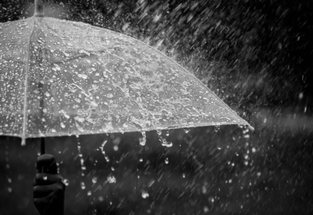 Avertizare meteo: ploi, vânt și descărcări electrice 