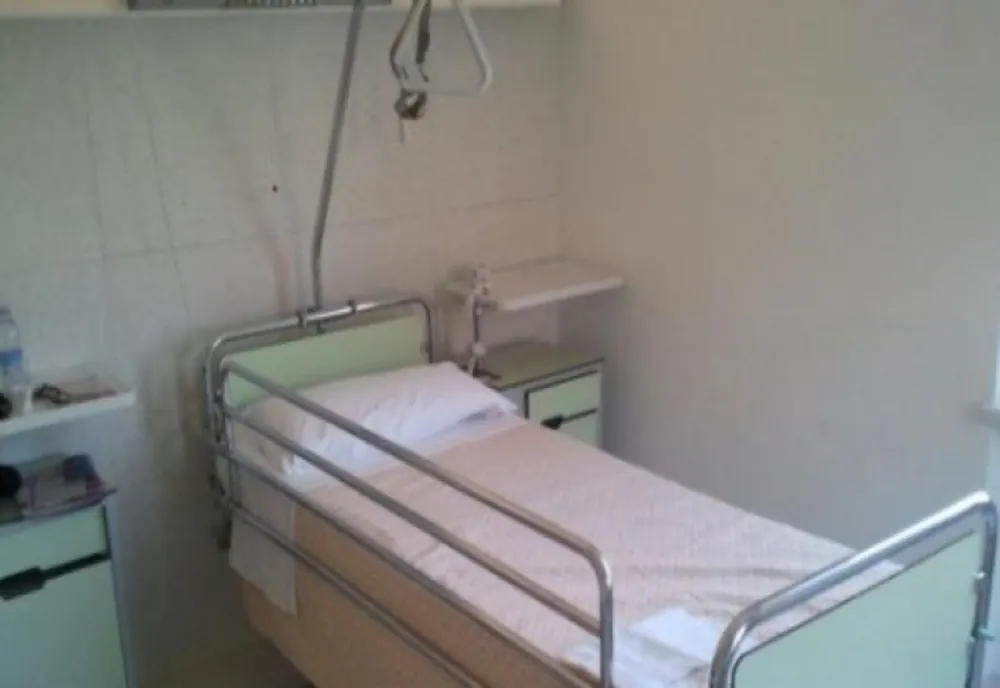 Un tânăr de 19 ani, infectat cu Covid-19 a fugit din spital. S-a ales cu dosar penal 