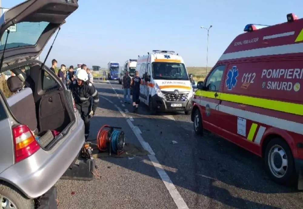 Accident de circulaţie la intrarea în Sâncraiu Almaşului. Una din cele trei persoane implicate necesită îngrijiri medicale