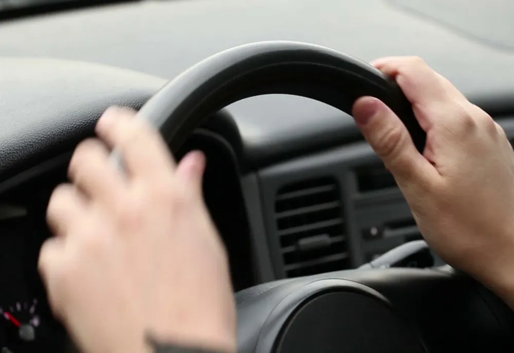 Tânăr de 16 ani prins la volan de poliţiştii sălăjeni