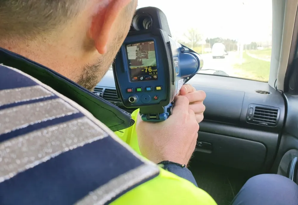 Record de viteză: Tânăr prins conducând cu 200 km/h în judeţul Sălaj