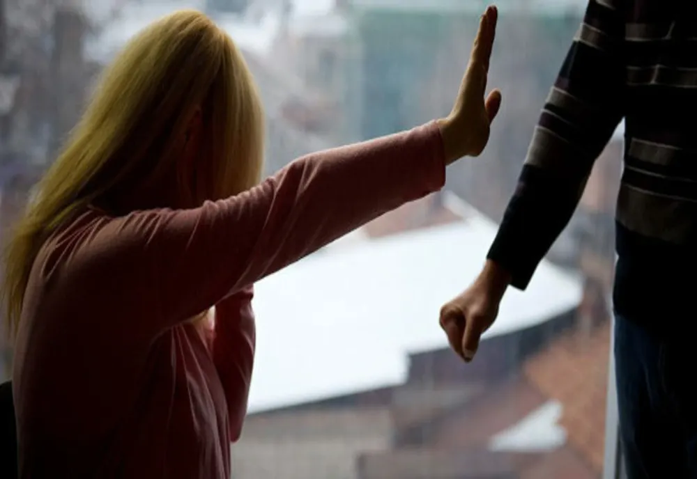 Teroare într-un sat din Sălaj după ce un tânăr de 22 ani a violat o femeie şi a încercat să o violeze pe alta