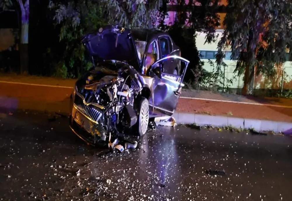 FOTO: Coliziune între trei autoturisme, în Zalău! Șoferii au fost răniți și transportați la spital