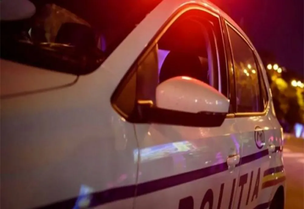 Tânăr de 18 ani, fără permis de conducere, prins după ce a furat o maşină