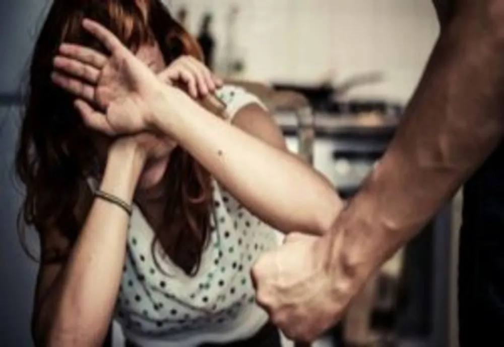 Sălăjean, cu dosar penal, după ce și-a bătut iubita! Polițiștii maramureșeni au emis și un ordin de protecție împotriva lui