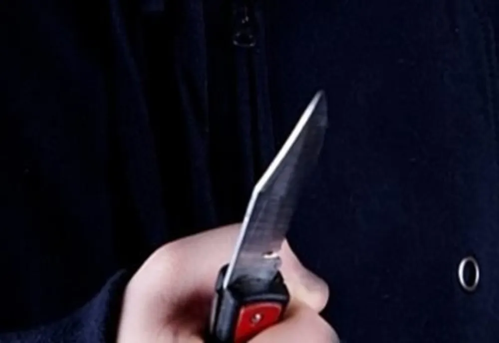 Pericol la 16 ani! Un minor din Jibou a ameninţat cu cuţitul mai multe persoane