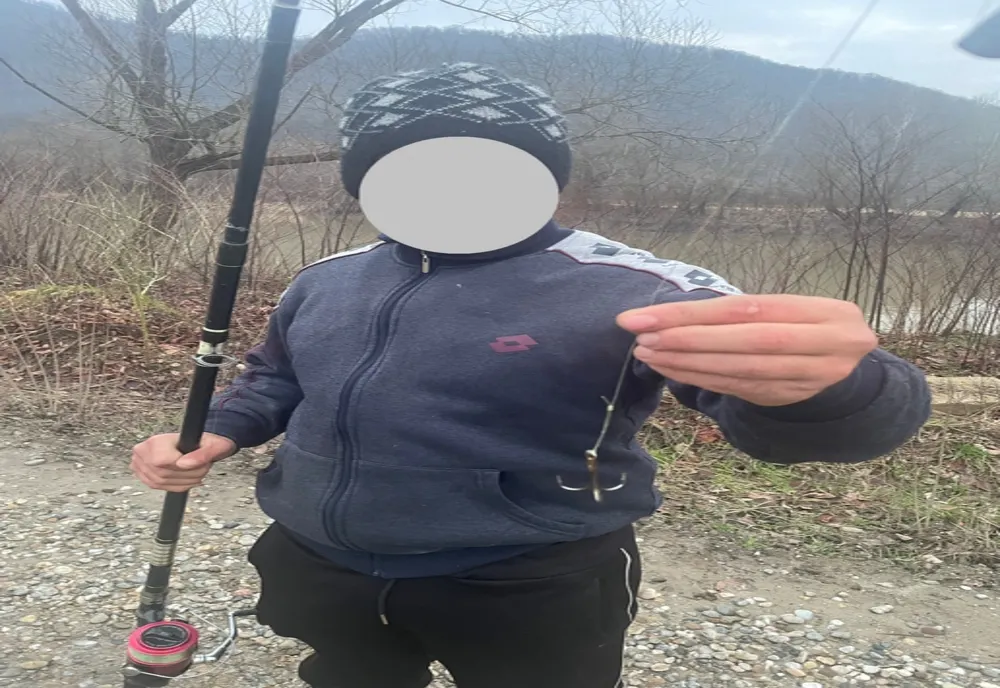 Bărbat din Maramureş prins la "greblat" pe malul Someșului, în apropierea localității Benesat (FOTO)