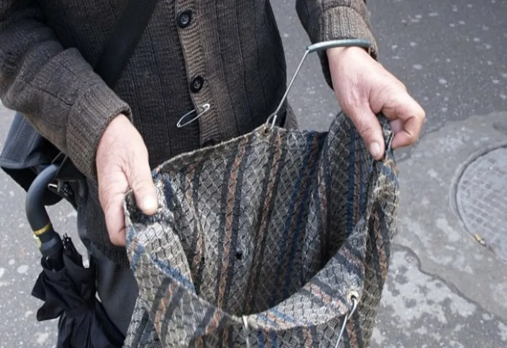 Femeie din Zalău cercetată penal pentru folosirea unui minor în scop de cerșetorie