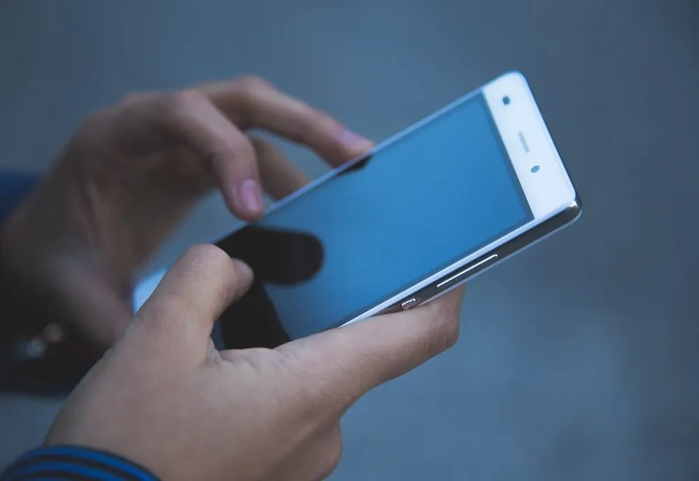 Adolescent din Zalău, cercetat pentru tâlhărie! Prin violență, i-a smuls unui copil de 9 ani telefonul mobil