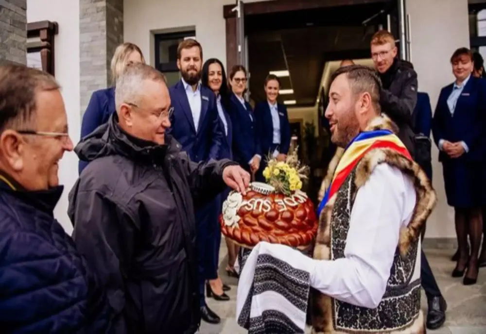 NICOLAE CIUCĂ, VIZITĂ LA HORODNIC DE SUS: ”L-AM ÎNTÂLNIT PE PRIMARUL VALENTIN LUȚĂ, UN OM CREDINCIOS, FAMILIST CARE ÎȘI SLUJEȘTE COMUNITATEA CU PASIUNE”