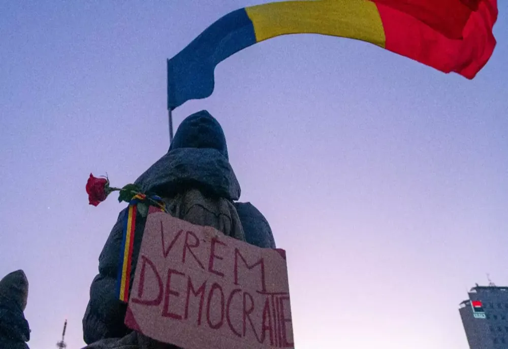 O NOUĂ ZI DE PROTESTE ÎN FAȚA CURȚII DE APEL DIN BUCUREȘTI