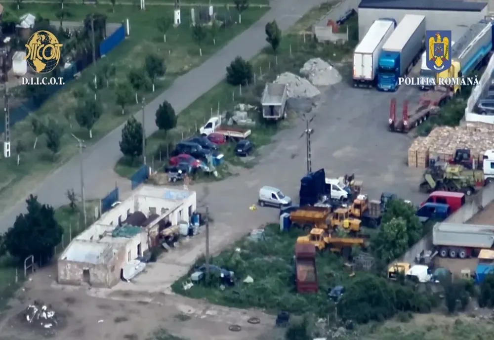 LOVITURĂ DATĂ COTRABANDEI CU ȚIGARETE: REȚEA INFRACȚIONALĂ DESTRUCTURATĂ, 2.500 DE BAXURI CONFISCATE 