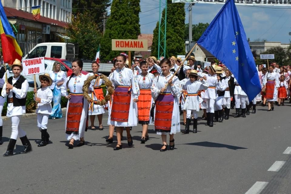 Ansambluri din cinci țări fac spectacol la Jibou - la festivalul „Someș, cântecele tale“