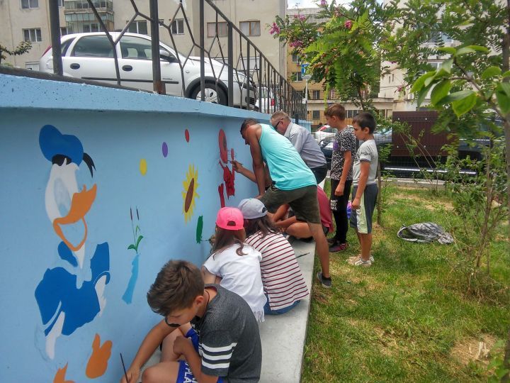 Micii pictori ai Clubului Art, răsplătiţi de Primărie