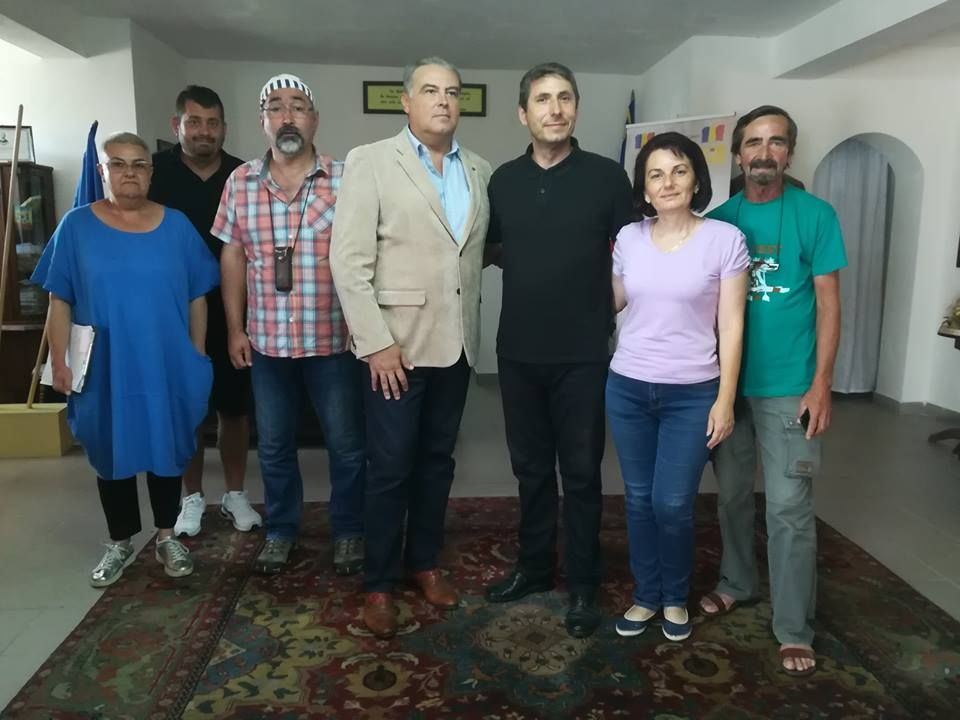 Adrian Cioroianu și echipa emisiunii „5 minute de istorie”, în vizită la Bădăcin