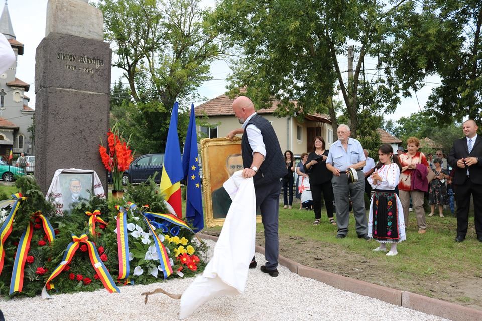 Artistul Mircea Popiţiu, originar din localitatea Bocşa, expune la Muzeul Național al Marinei Române