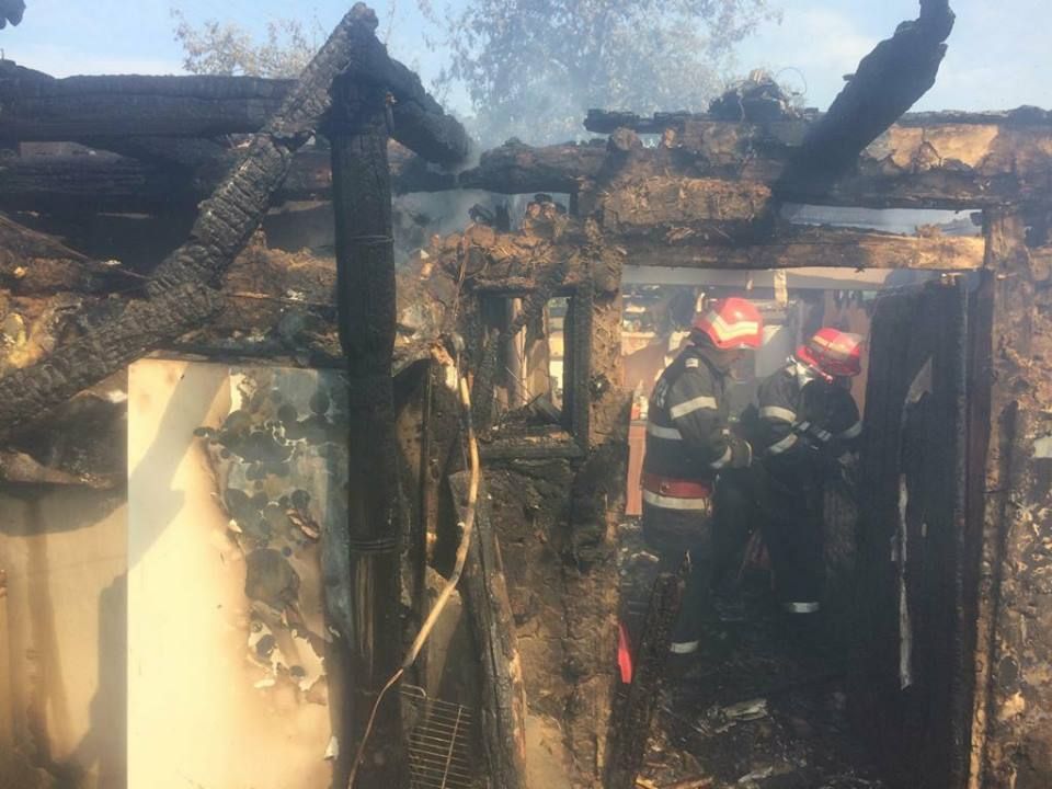 Grajd în flăcări din cauza unei improvizații electrice