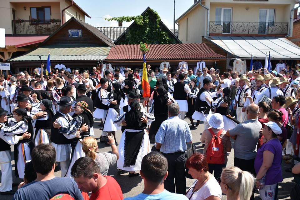 Grupul ''Dealul Țarinii'' din Bădăcin şi ''Fiii Satului Marin'' au reprezentat Sălajul la ''Reuniunea Satelor'' de la Săpânţa