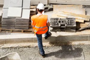 Muncitorii necalificaţi, cei mai căutaţi de angajatorii din mediul privat