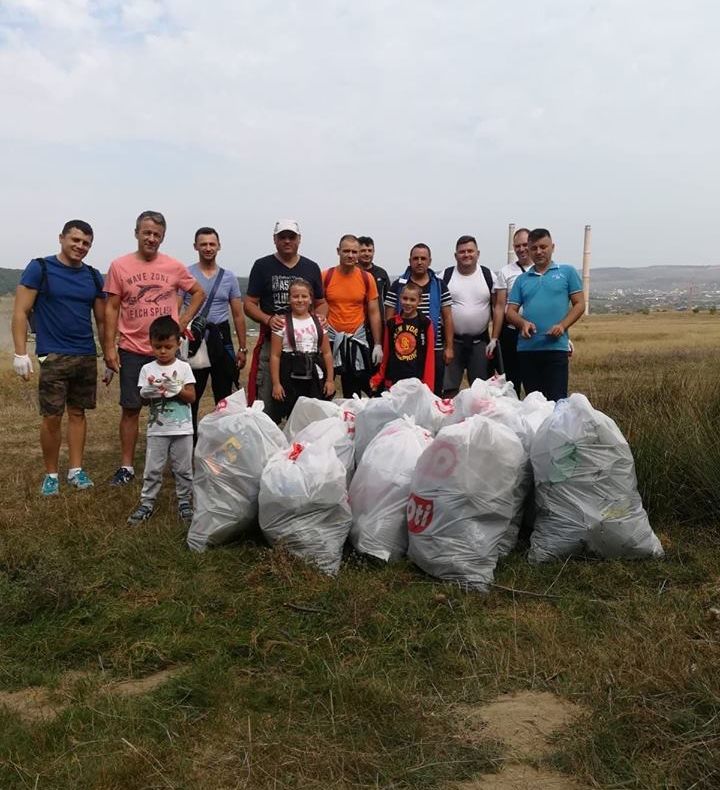 Pompierii sălăjeni au făcut curăţenie în ziua „Let’s do it, Romania!”