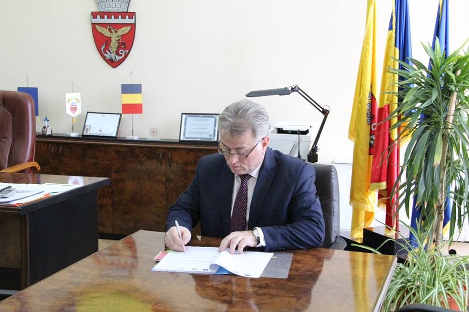 Cu bani europeni, municipalitatea ''face lumină'' pe străzile Zalăului. Se modernizează iluminatul public