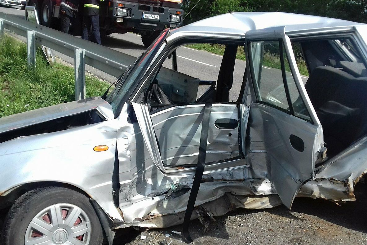 Accident feroviar cu două victime. Un autoturism, lovit de trenul care circula pe ruta Baia Mare-Jibou