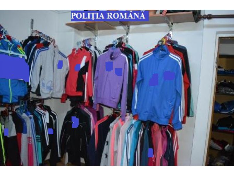 Atenţie de unde luaţi haine! Poliţiştii sălăjeni au confiscat sute de articole vestimentare contrafăcute