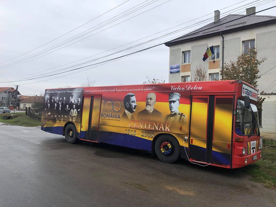 Autobuzul „Centenar Călător” a ajuns în comuna istoricului ''Simion Bărnuțiu'' - la Bocșa. Locuitorii zonei, așteptați să-l viziteze