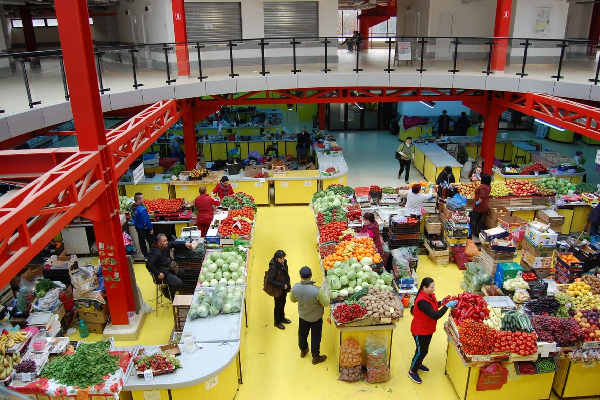 Preţurile cresc de la o luna la alta. Mâncarea şi serviciile, cele mai scumpe