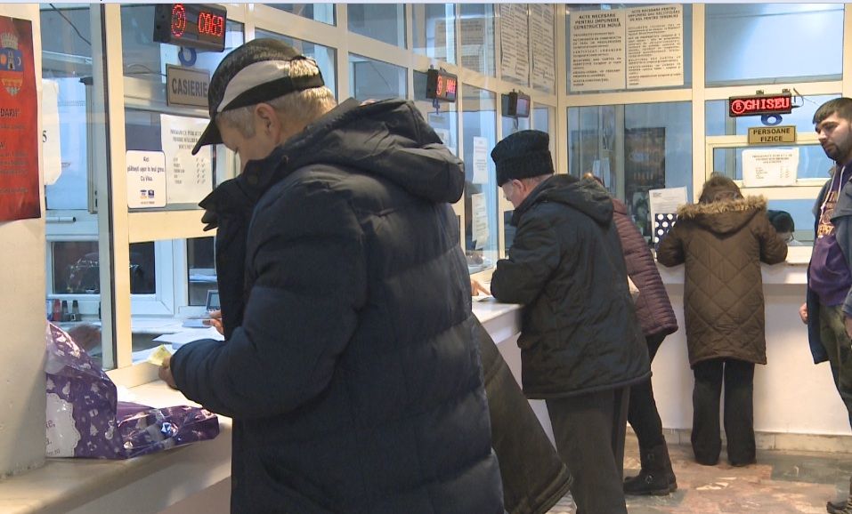 S-a dat startul la încasarea taxelor şi impozitelor locale. În prima zi, sute de zălăuani au luat cu asalt ghişeele Primăriei Zalău