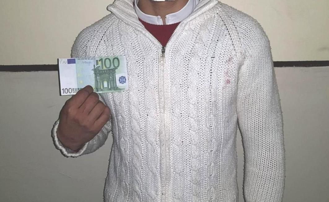 Un sălăjean a încercat să schimbe euro falşi la o casă de schimb valutar. Prins, în toiul tranzacţiei