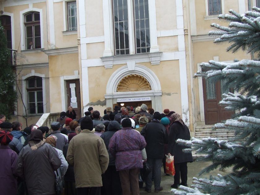 Pentru că s-au sustras de la muncă, 13 asistați social au rămas fără ajutor