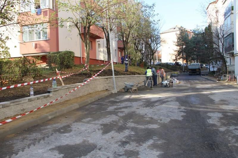 Strada Teofil Moldoveanu, în reabilitare: asfaltare, reconstrucție trotuar -rigole și scări de acces