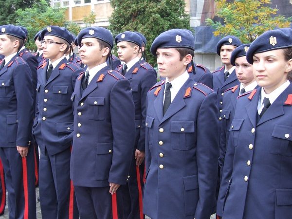 Încep înscrierile pentru admiterea la colegiile militare. 600 de locuri disponibile