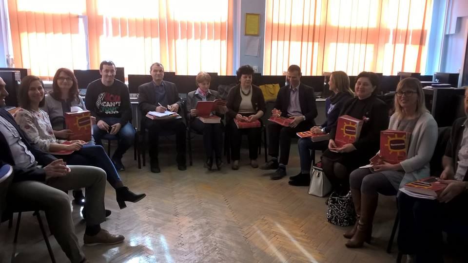 Dascălii din judeţ, la sesiuni de informare pentru prevenirea consumului de droguri