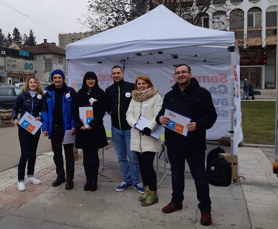 Început promițător în Sălaj: Mii de semnături pentru susținerea Alianței 2020 USR PLUS. Campania continuă!
